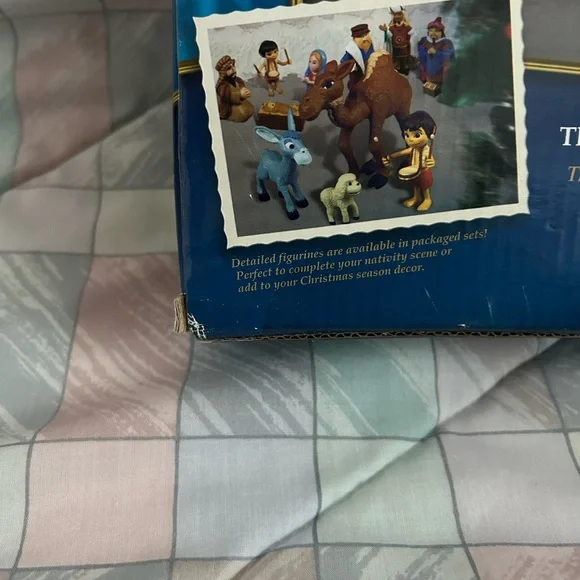 Little Drummer Boy Figurine Collection with Fold-Out Nativity Scene Toys R Us - Picture 11 of 16